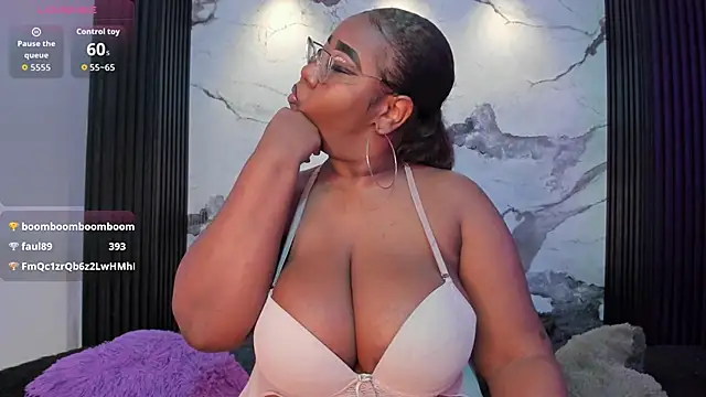 Darnellqueen online show from May 2026 06:01:01 PM