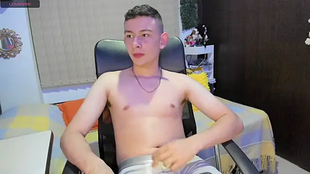 Snapshot of Christ_Miller3 chatting on March 2025 04:13:01 AM Christ Miller3 online show from March 2025 04:13:01 AM