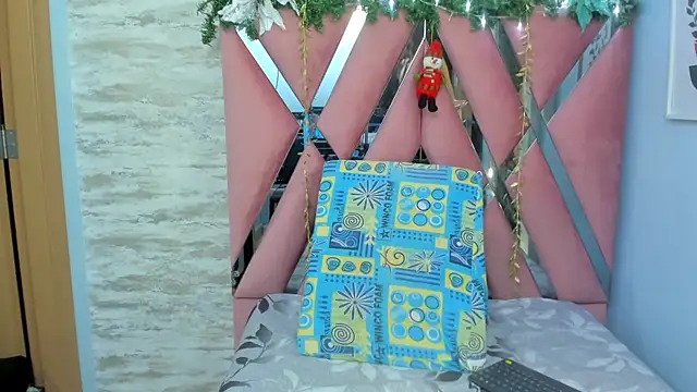 Snapshot of lara_murphy chatting on December 2024 10:53:01 PM lara murphy online show from December 2024 10:53:01 PM