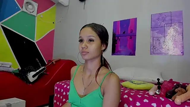 MarianaManzur online show from February 2025 01:36:01 PM