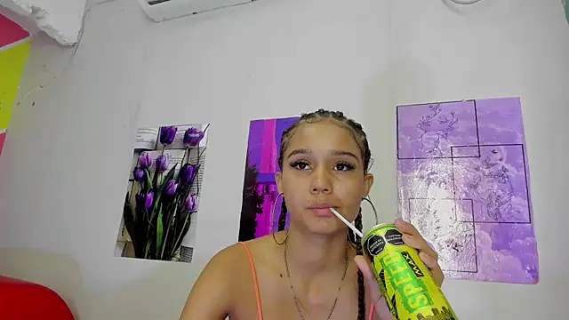 MarianaManzur online show from March 2025 02:11:02 PM