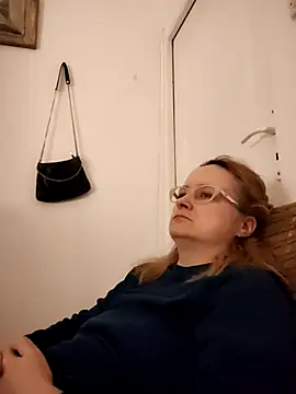 Snapshot of She-devilx chatting on January 2026 10:02:02 PM She-devilx online show from January 2026 10:02:02 PM