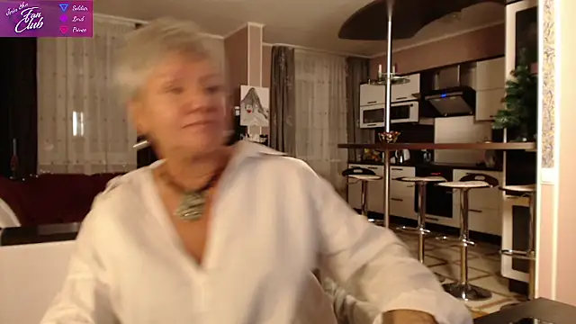 Snapshot of roxana_brooks chatting on December 2024 02:33:02 PM roxana brooks online show from December 2024 02:33:02 PM