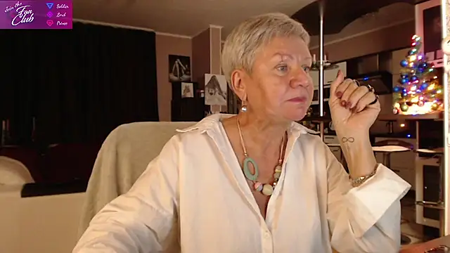 Snapshot of roxana_brooks chatting on December 2024 05:21:01 PM roxana brooks online show from December 2024 05:21:01 PM