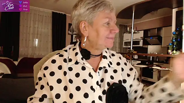 Snapshot of roxana_brooks chatting on December 2024 04:40:02 PM roxana brooks online show from December 2024 04:40:02 PM