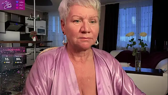 Snapshot of roxana_brooks chatting on January 2025 01:58:01 PM roxana brooks online show from January 2025 01:58:01 PM