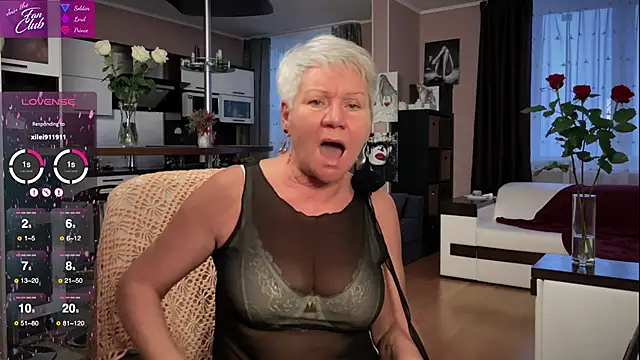 Snapshot of roxana_brooks chatting on February 2025 02:02:02 PM roxana brooks online show from February 2025 02:02:02 PM