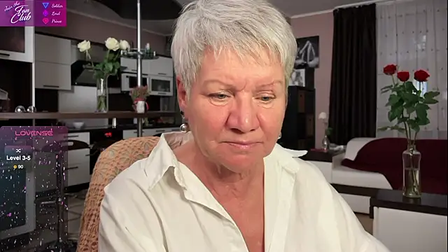 Snapshot of roxana_brooks chatting on February 2025 03:06:01 PM roxana brooks online show from February 2025 03:06:01 PM