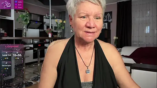 Snapshot of roxana_brooks chatting on February 2025 06:24:01 PM roxana brooks online show from February 2025 06:24:01 PM