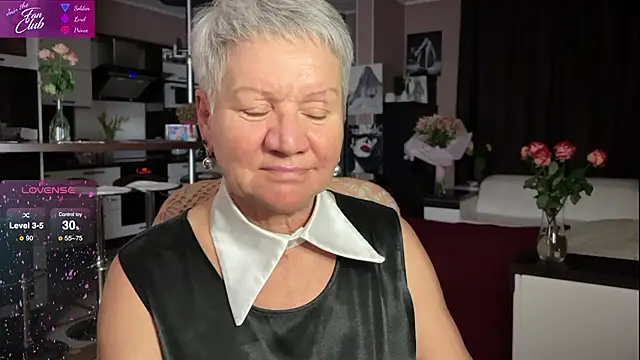 Snapshot of roxana_brooks chatting on February 2025 05:29:01 PM roxana brooks online show from February 2025 05:29:01 PM