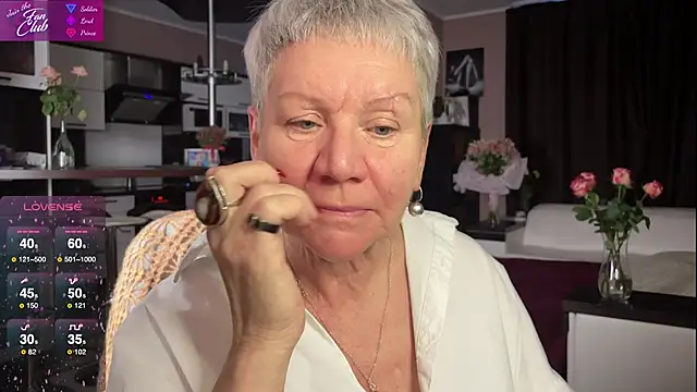 Snapshot of roxana_brooks chatting on February 2025 02:59:02 PM roxana brooks online show from February 2025 02:59:02 PM