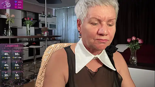 Snapshot of roxana_brooks chatting on February 2025 02:11:02 PM roxana brooks online show from February 2025 02:11:02 PM