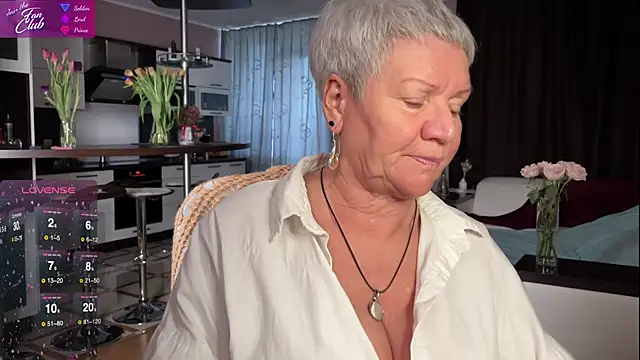 Snapshot of roxana_brooks chatting on March 2025 01:34:01 PM roxana brooks online show from March 2025 01:34:01 PM