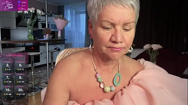 Snapshot of roxana_brooks chatting on March 2025 03:06:01 PM roxana brooks online show from March 2025 03:06:01 PM