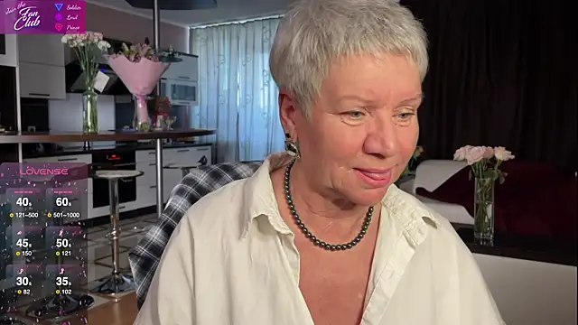 Snapshot of roxana_brooks chatting on March 2025 02:41:01 PM roxana brooks online show from March 2025 02:41:01 PM