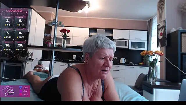 Snapshot of roxana_brooks chatting on October 2025 08:37:01 AM roxana brooks online show from October 2025 08:37:01 AM