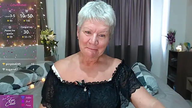 roxana brooks online show from April 2026 11:40:01 PM
