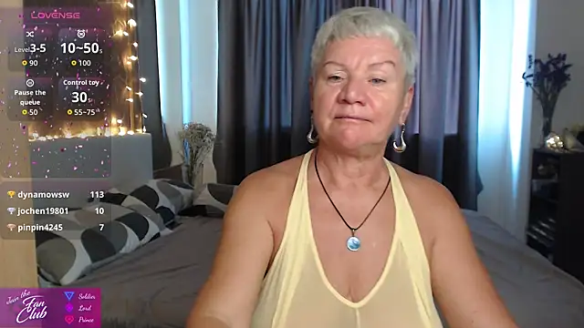 roxana brooks online show from May 2026 01:25:02 AM