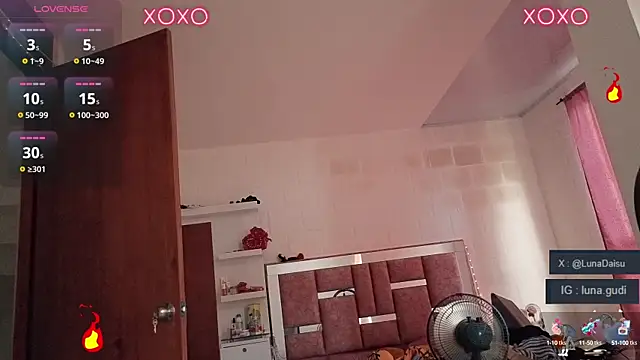 Snapshot of LunaGudi chatting on October 2025 01:08:02 PM LunaGudi online show from October 2025 01:08:02 PM