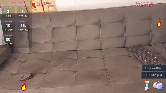 Snapshot of LunaGudi chatting on October 2025 11:53:01 AM LunaGudi online show from October 2025 11:53:01 AM