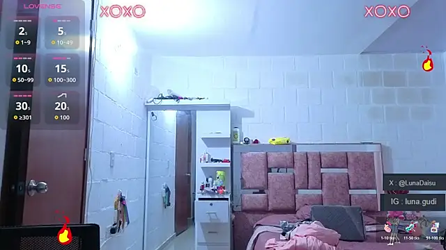 Snapshot of LunaGudi chatting on October 2025 10:12:01 AM LunaGudi online show from October 2025 10:12:01 AM