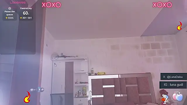 Snapshot of LunaGudi chatting on October 2025 11:03:01 AM LunaGudi online show from October 2025 11:03:01 AM