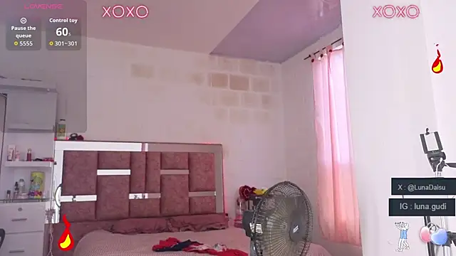 Snapshot of LunaGudi chatting on November 2025 11:33:01 AM LunaGudi online show from November 2025 11:33:01 AM