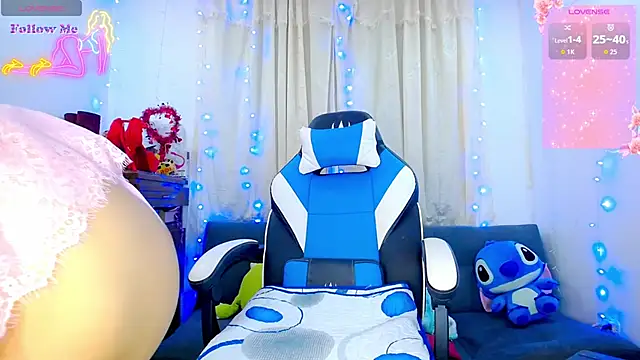 Snapshot of Aleexx___ chatting on November 2025 10:32:01 AM Aleexx online show from November 2025 10:32:01 AM