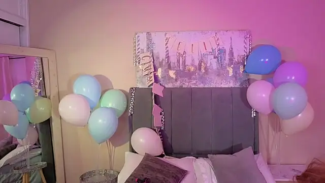 MiaFranklyn online show from September 2025 03:03:02 PM