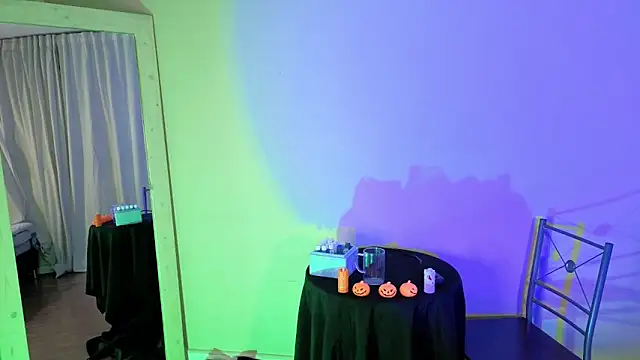 MiaFranklyn online show from October 2025 02:18:02 PM