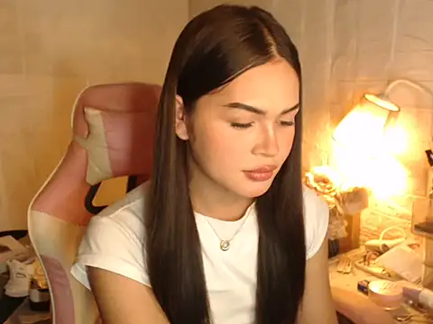 Ashely Lewis online show from December 2025 12:00:01 PM