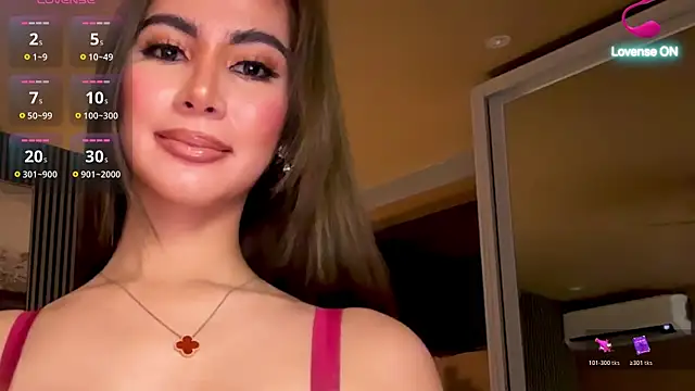 Snapshot of HeavenlyBlair chatting on October 2025 03:21:02 AM HeavenlyBlair online show from October 2025 03:21:02 AM