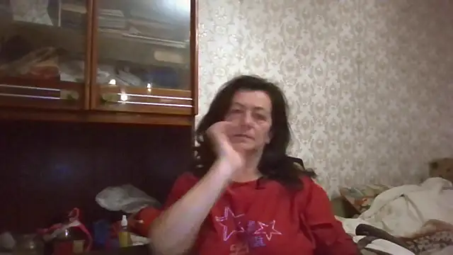 Snapshot of GypsiQueen2 chatting on November 2025 06:31:02 PM GypsiQueen2 online show from November 2025 06:31:02 PM