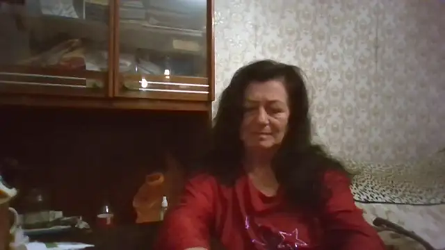 Snapshot of GypsiQueen2 chatting on November 2025 05:40:02 PM GypsiQueen2 online show from November 2025 05:40:02 PM