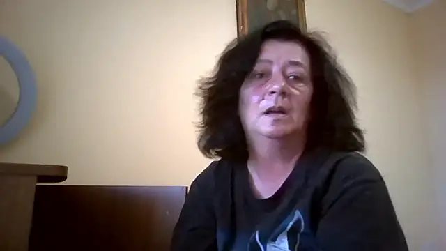 Snapshot of GypsiQueen2 chatting on June 2026 05:30:02 PM GypsiQueen2 online show from June 2026 05:30:02 PM
