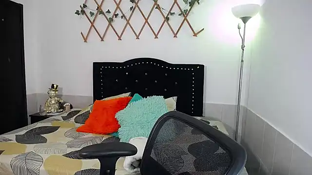 Snapshot of naughty_girl_4u chatting on February 2026 10:29:01 PM naughty girl 4u online show from February 2026 10:29:01 PM