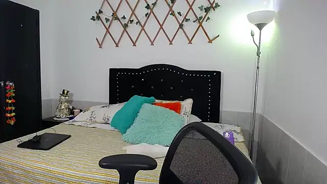 Snapshot of naughty_girl_4u chatting on March 2026 08:48:02 PM naughty girl 4u online show from March 2026 08:48:02 PM