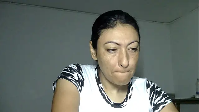 Snapshot of ErikaRika chatting on December 2024 07:28:01 AM ErikaRika online show from December 2024 07:28:01 AM