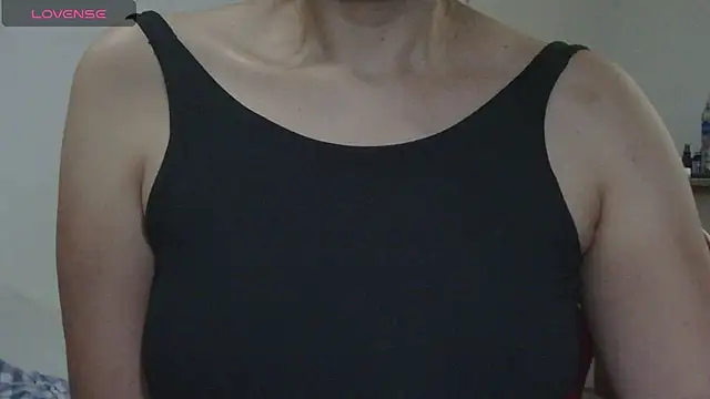 Snapshot of ErikaRika chatting on February 2025 11:04:01 PM ErikaRika online show from February 2025 11:04:01 PM