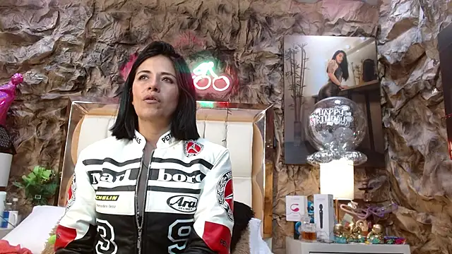 Snapshot of sharoon_cheerry chatting on December 2024 04:37:01 PM sharoon cheerry online show from December 2024 04:37:01 PM