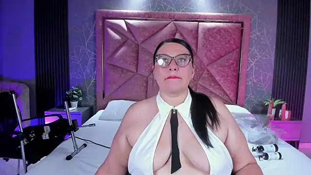 Amanda-Cruz online show from June 2026 12:04:01 AM