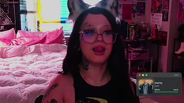 Snapshot of MissRomero chatting on March 2026 07:52:01 PM MissRomero online show from March 2026 07:52:01 PM