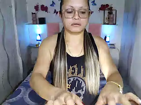 Snapshot of UrAsianPrincessDanie chatting on February 2025 06:45:01 PM UrAsianPrincessDanie online show from February 2025 06:45:01 PM