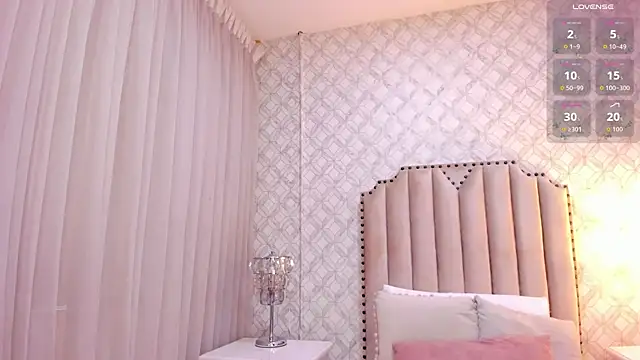 Pia Johnson  online show from September 2025 11:37:01 AM