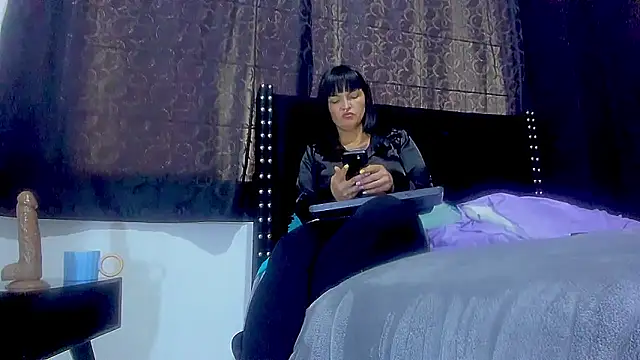 amareto queen online show from September 2025 08:25:01 PM