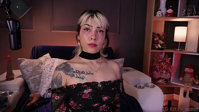 kitty pruu online show from December 2025 10:05:01 PM