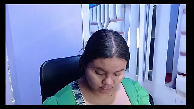 Snapshot of ValenTitis chatting on November 2025 08:40:01 PM ValenTitis online show from November 2025 08:40:01 PM