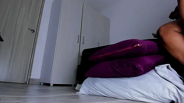 Skarleth69 online show from October 2025 02:56:01 AM