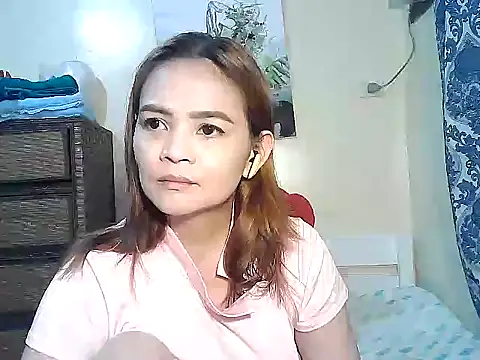 Snapshot of Kisses-13 chatting on February 2026 01:07:02 PM Kisses-13 online show from February 2026 01:07:02 PM