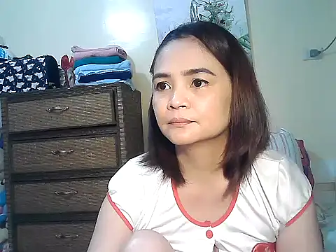 Snapshot of Kisses-13 chatting on April 2026 01:54:02 PM Kisses-13 online show from April 2026 01:54:02 PM